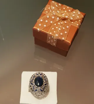 Anillo de filigrana y piedra azul