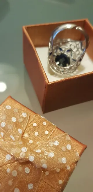 Anillo de filigrana y piedra azul