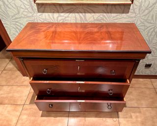 Cómoda de madera con 3 cajones