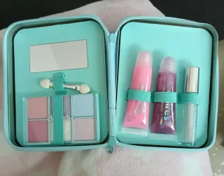 Cajita de maquillaje con abalorios