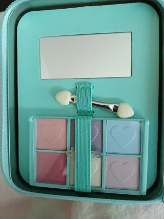 Cajita de maquillaje con abalorios