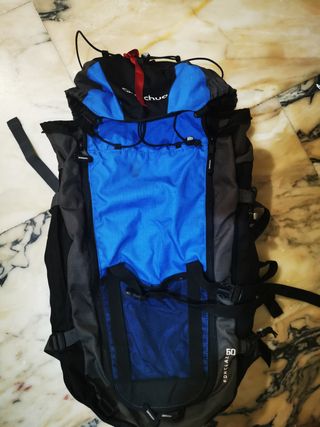 Mochila Quechua 60L Negra y Azul