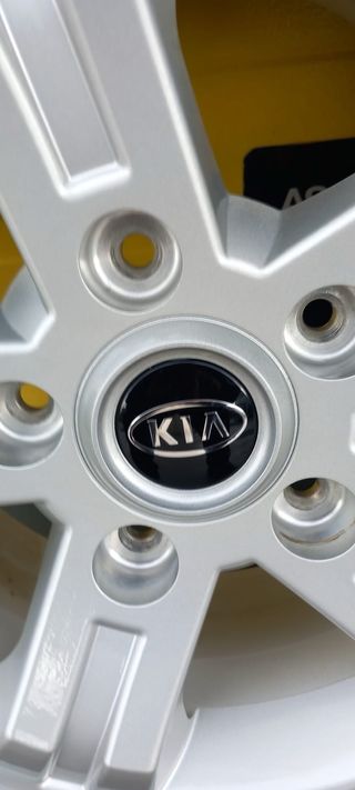 Llantas Kia Sorento (Juego de 5) con gomas.