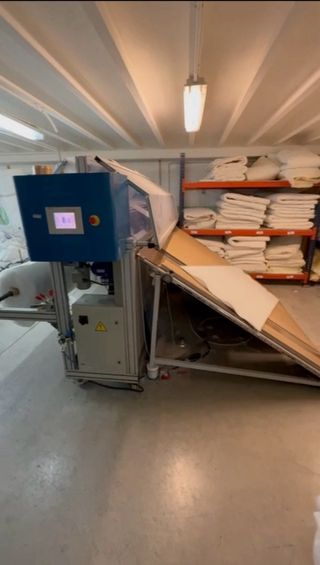 Máquina de corte para tapas de colchón