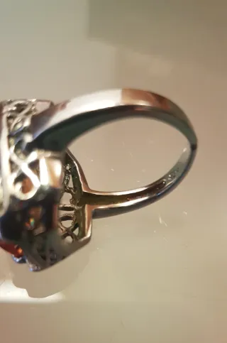 Anillo de plata y piedra color ambar