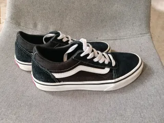 Zapatillas Vans Negras y Blancas