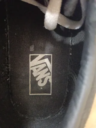 Zapatillas Vans Negras y Blancas