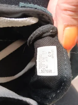 Zapatillas Vans Negras y Blancas