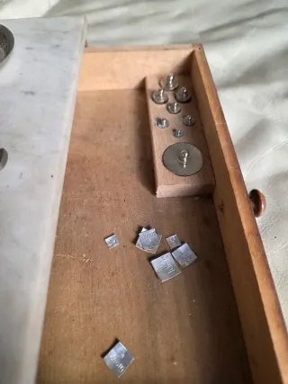 Balanza de precisión vintage antigua