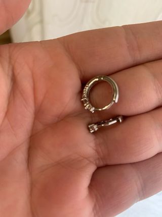 Orecchini a cerchio con cuoricini e diamantini