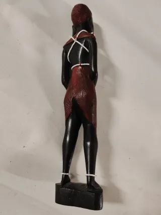 Figura mujer africana madera tallada