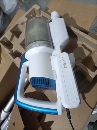 - Amazon Basics Aspiradora sin cable 2 en 1 de 3