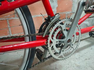 Bicicleta tándem roja