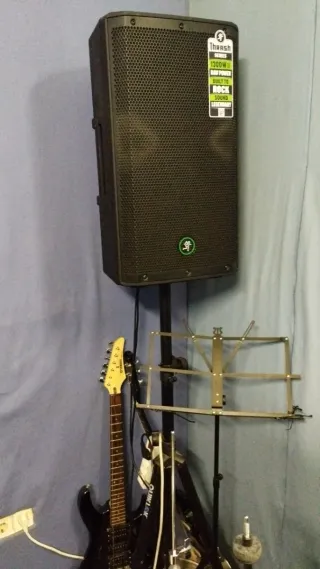 Columna Mackie Thump 212