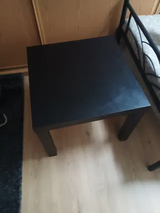 Mesa de centro negra de madera