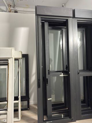 Balconeras Grises Dobles CON PERSIANA