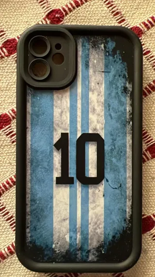 iPhone 11 Blanco + 6 Carcasas