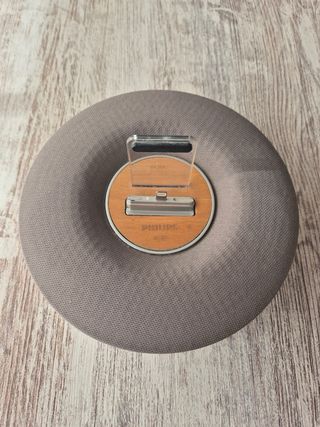 Altavoz Philips con Reloj y Cargador