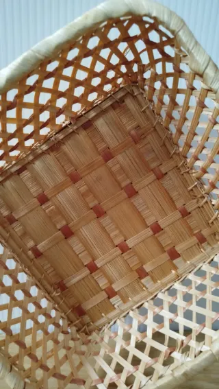 Cesto artigianale in bambù