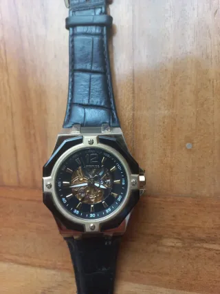 Reloj Attitude Galeria del Coleccionista Dorado