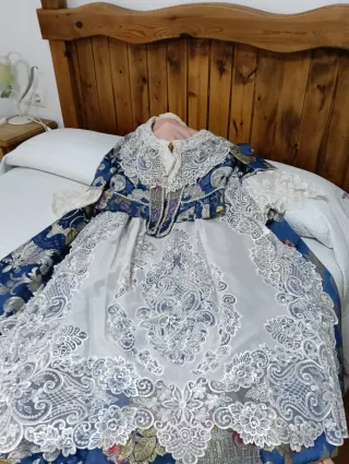 Traje de Fallera azul y blanco