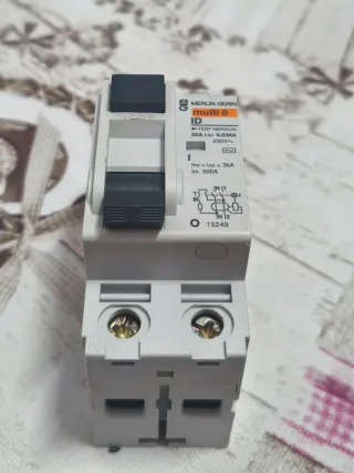 Interruptor Diferencial Merlin Gerin Multi 9 ID