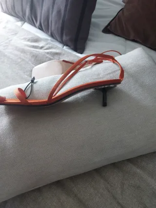 Sandalia Zara naranja nueva