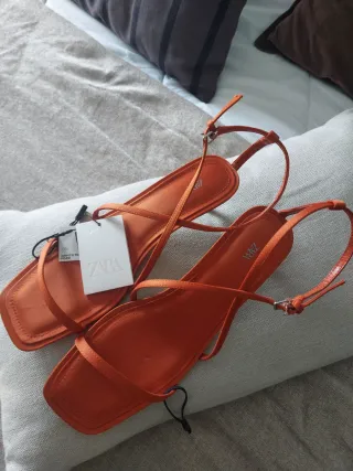 Sandalia Zara naranja nueva