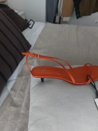 Sandalia Zara naranja nueva