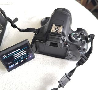 Cámara Canon EOS 600D con objetivo 18-55mm