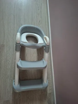 Reductor de baño escalonado gris