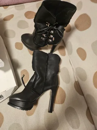 Stivaletti Moschino Cheap and Chic neri