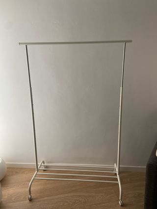 Burro perchero de ropa metálico blanco