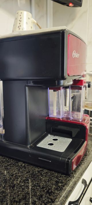 Cafetera Oster Prima Latte Roja