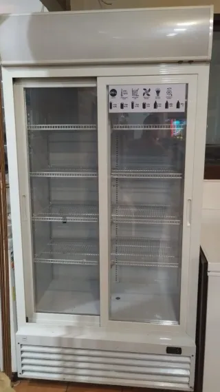 Nevera expositora bebidas 690L