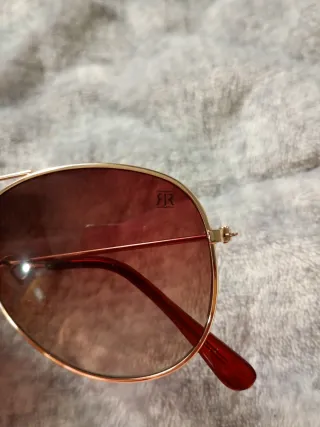 Gafas de sol aviador doradas y marrones