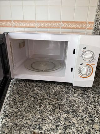 Microondas Orbegozo 23L con Grill