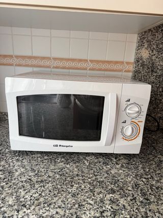 Microondas Orbegozo 23L con Grill