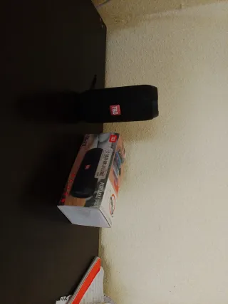 Trípode y altavoz 1.8M