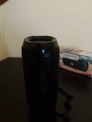 Trípode y altavoz 1.8M