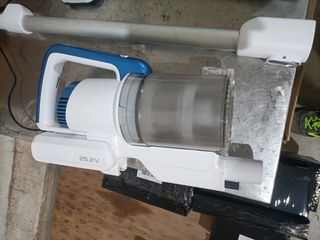 - Amazon Basics Aspiradora sin cable 2 en 1 de 3