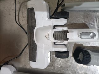 - Amazon Basics Aspiradora sin cable 2 en 1 de 3