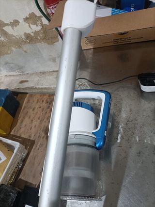 - Amazon Basics Aspiradora sin cable 2 en 1 de 3