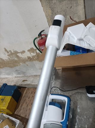 - Amazon Basics Aspiradora sin cable 2 en 1 de 3