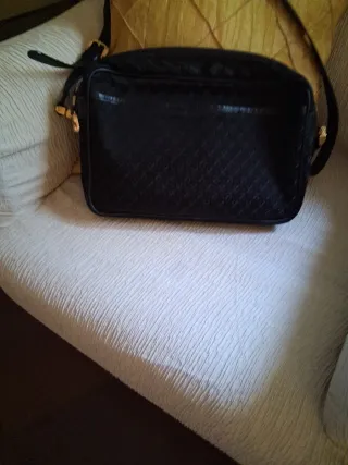 Bolso Loewe negro,0'30x 0'8x 0'19. Vintage.
