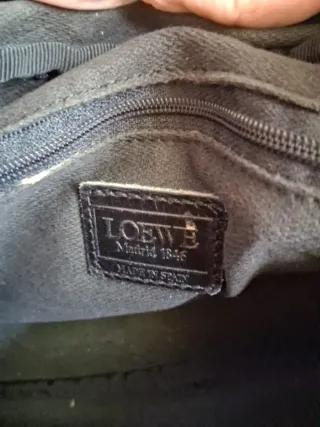 Bolso Loewe negro,0'30x 0'8x 0'19. Vintage.