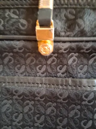 Bolso Loewe negro,0'30x 0'8x 0'19. Vintage.