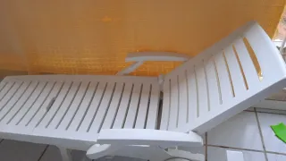 Tumbona resina plegable con ruedas piscina/jardín