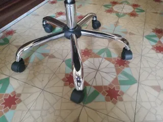 Silla de oficina negra