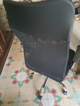 Silla de oficina negra